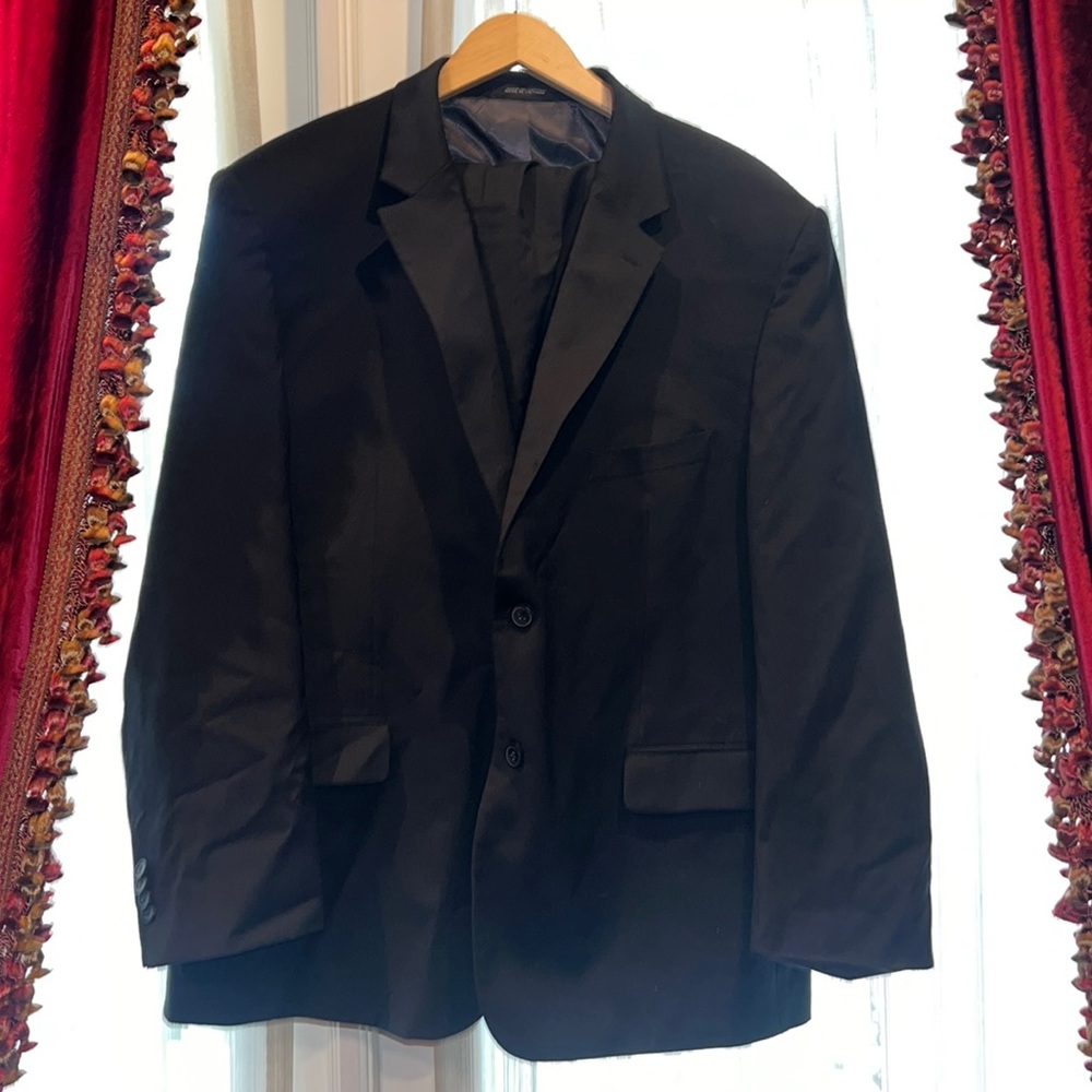 Kenneth Cole AWEARNESS suit — 2 piece black